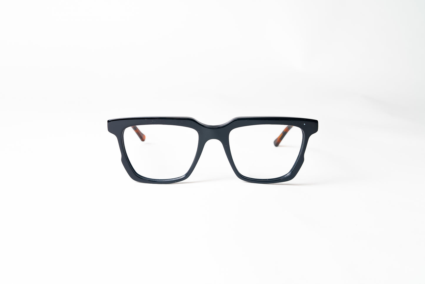 Leo Col-Black