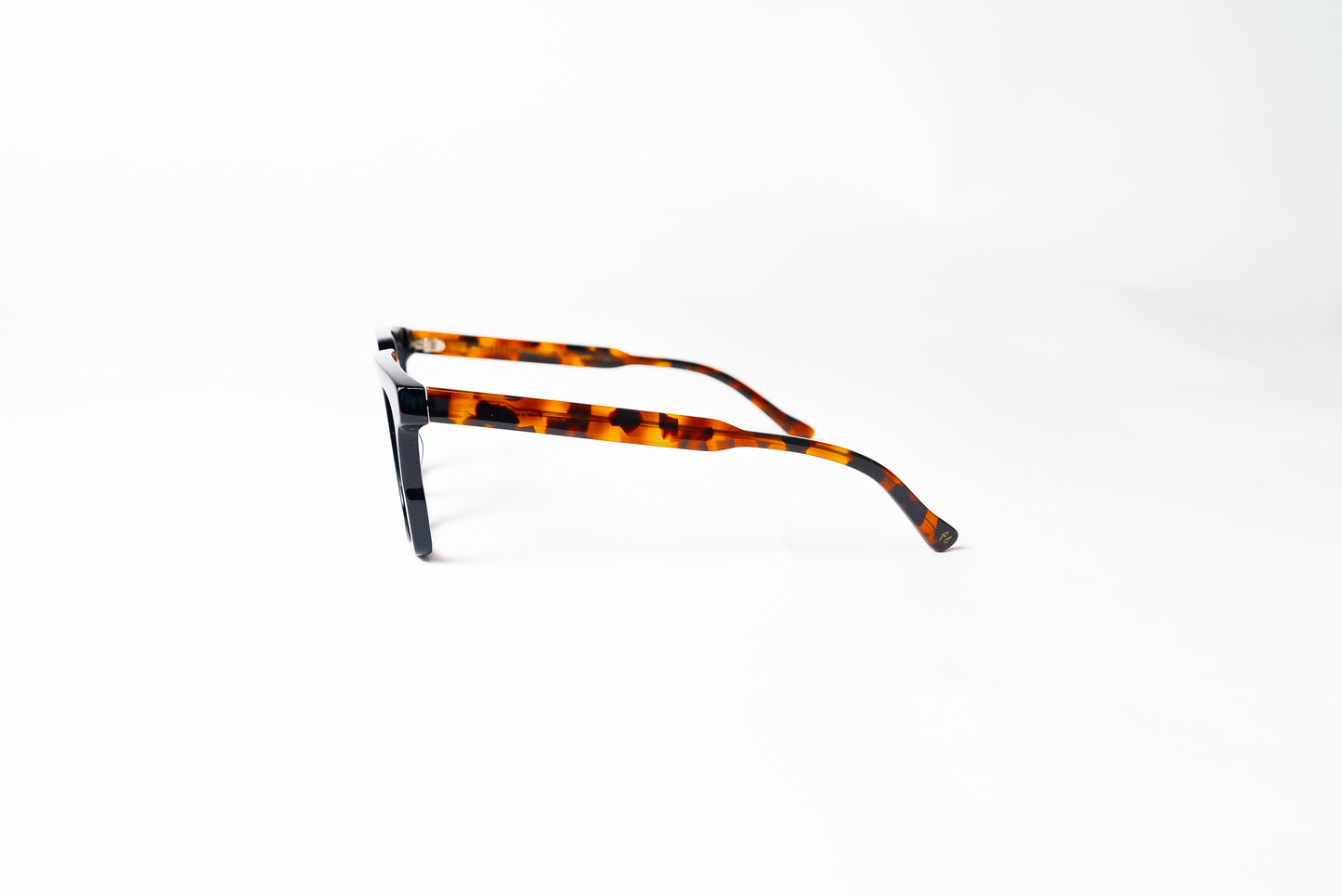 Leo Col-Black