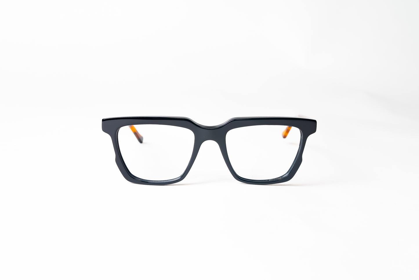 Leo Col-Black