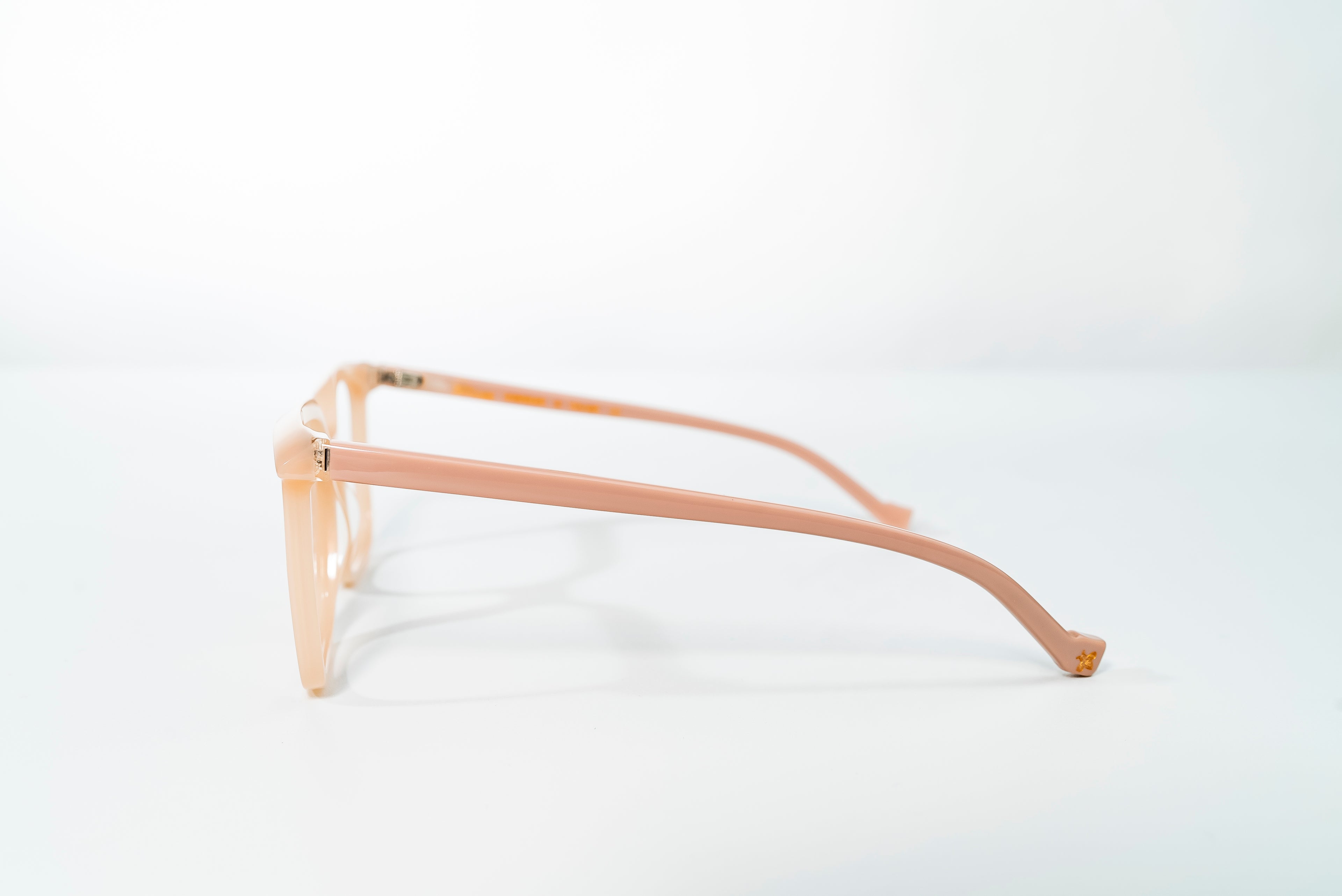 Bella-Laura Col-Milky