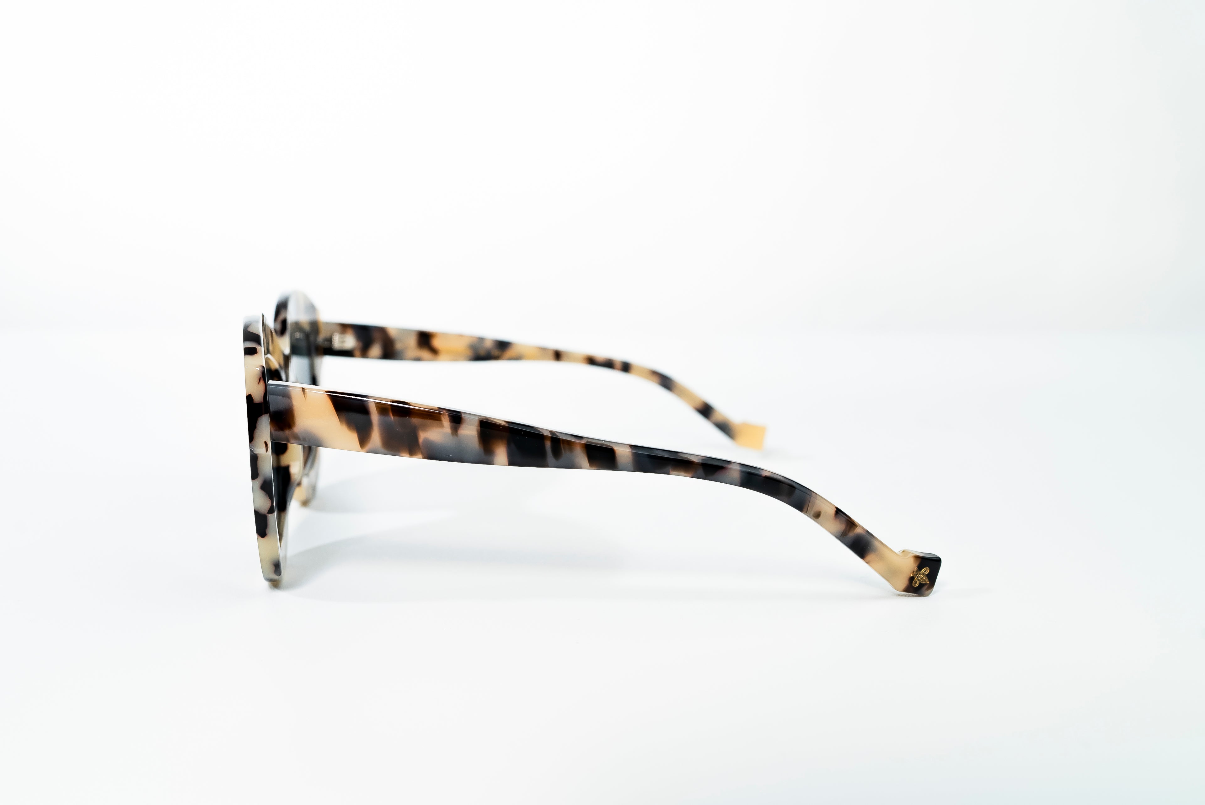 Qusana-Edit Col-Hyena Grey Polarized