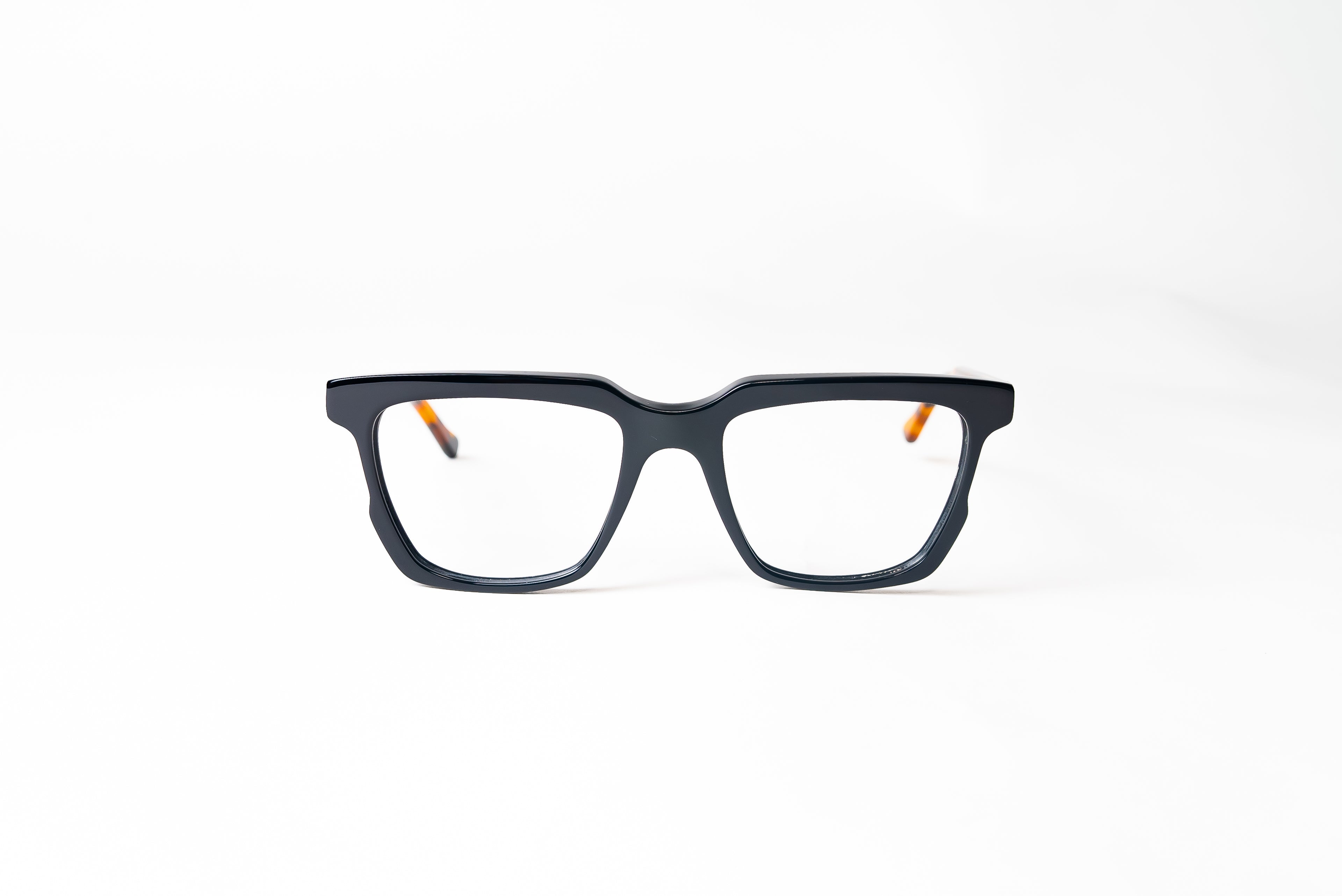 Leo Col-Black