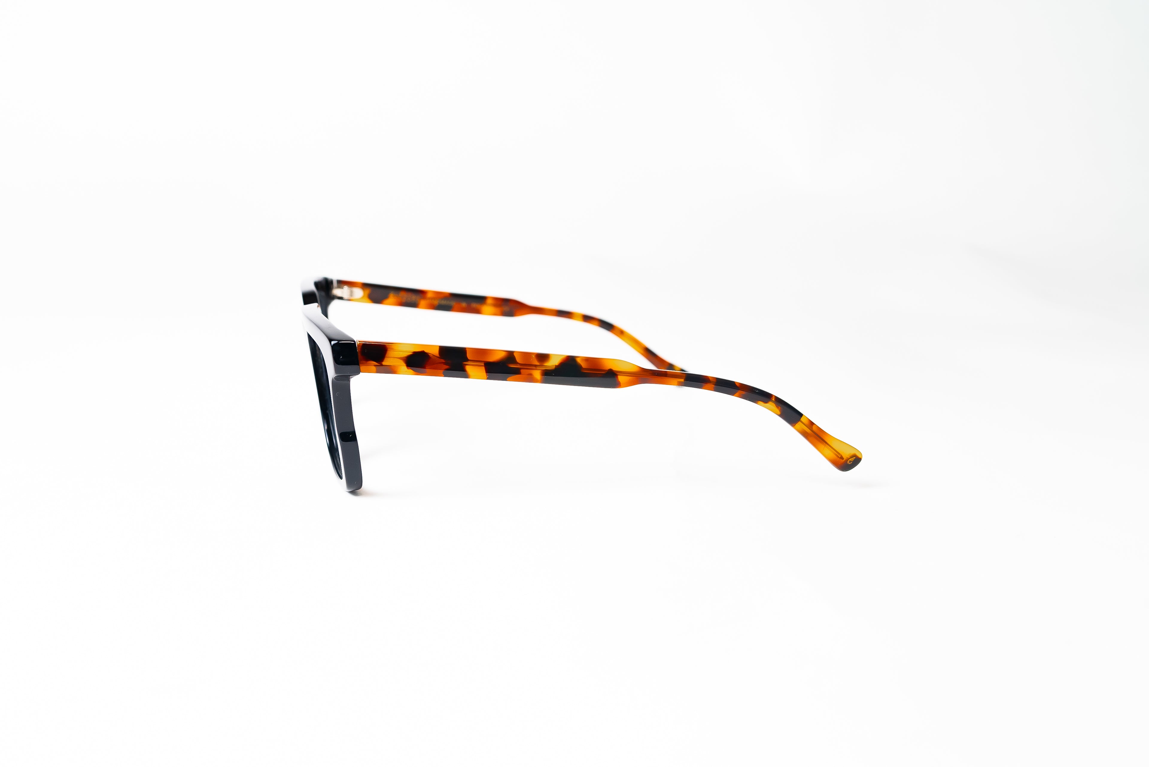 Leo Col-Black