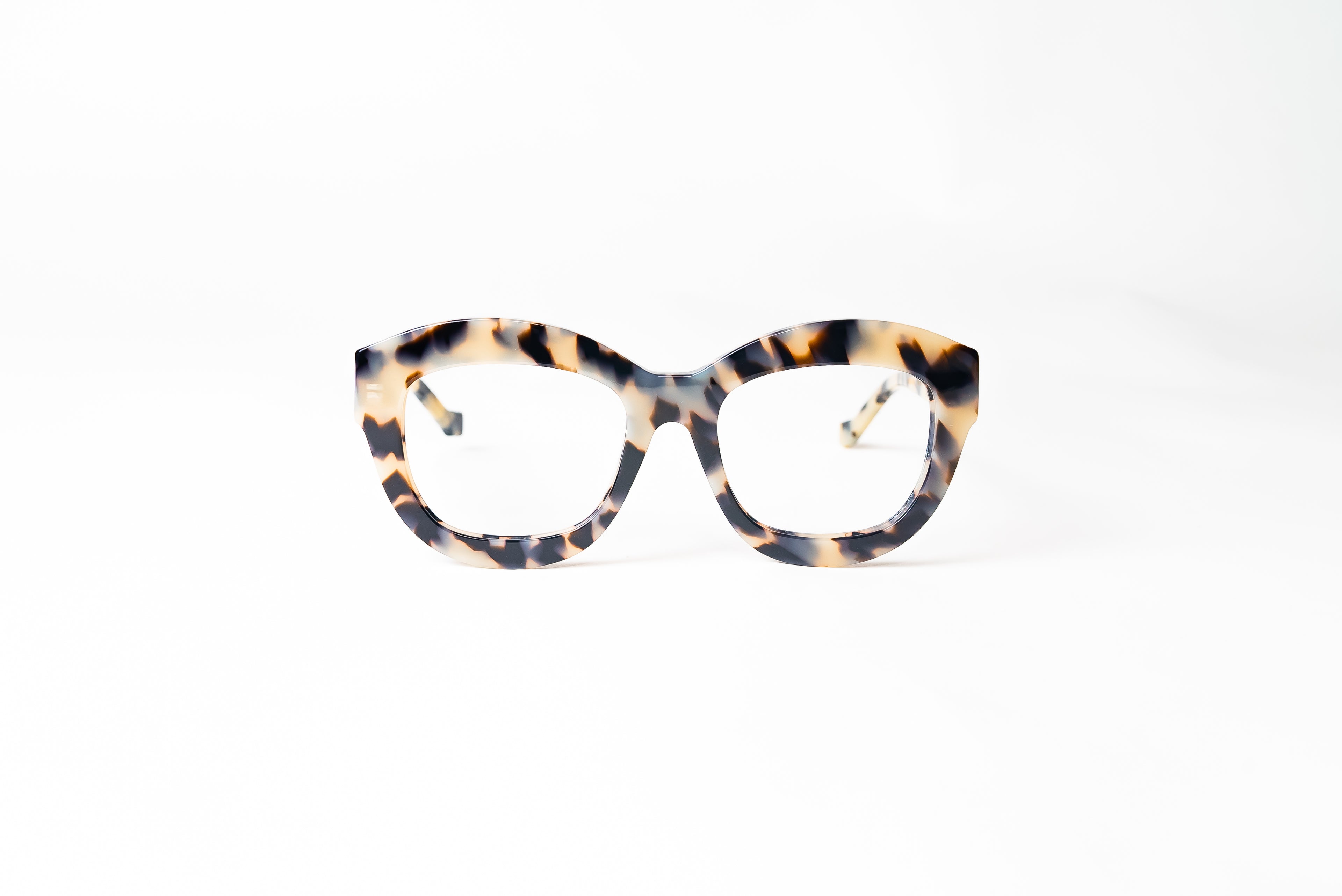 Qusana-Edit Col- Hyena