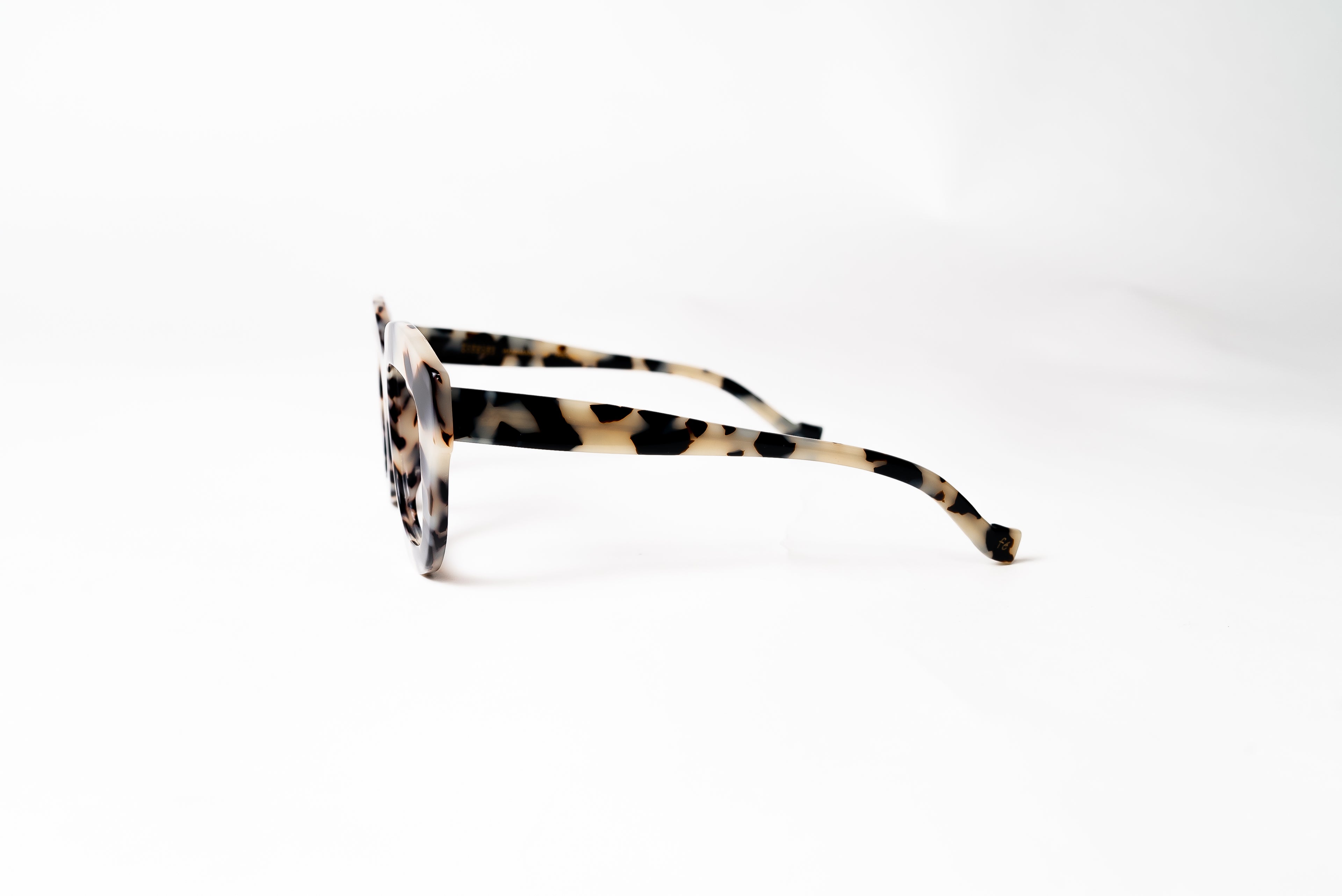 Qusana-Edit Col- Hyena